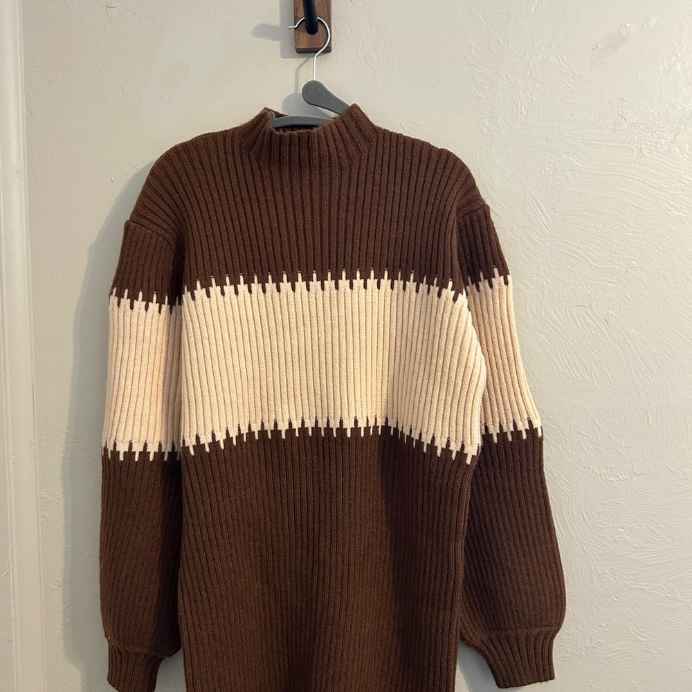 Elegant Brown and Cream Women's Crewneck Sweater